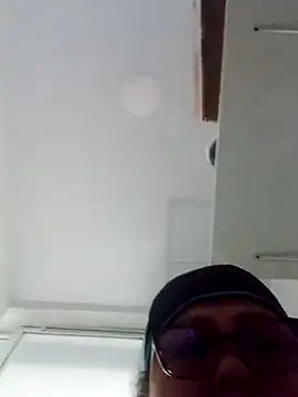 Snapshot of Darly_Gomez chatting on March 15, 2025, 6:32 pm Darly Gomez online show from March 15, 2025, 6:32 pm