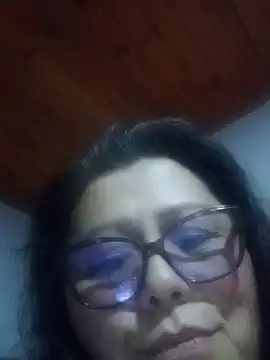 Snapshot of Darly_Gomez chatting on March 18, 2025, 10:48 pm Darly Gomez online show from March 18, 2025, 10:48 pm