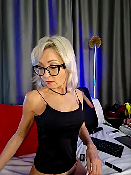 Milforja online show from February 20, 2026, 7:36 pm