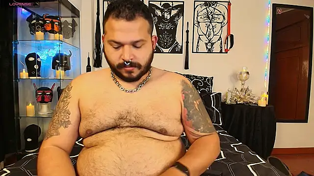 dannybear  online show from January 3, 2025, 9:15 pm