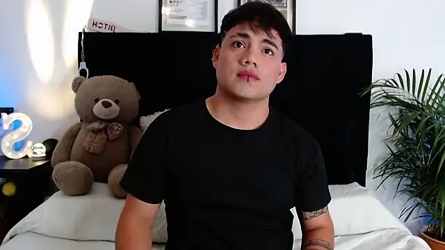 dannybear  online show from November 24, 2025, 10:42 pm