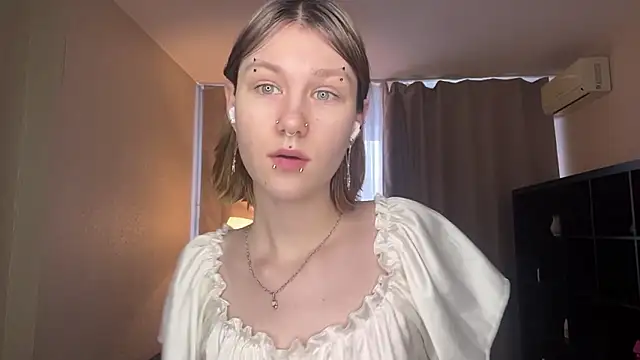 Snapshot of MoiraHavins chatting on February 14, 2026, 6:32 am MoiraHavins online show from February 14, 2026, 6:32 am