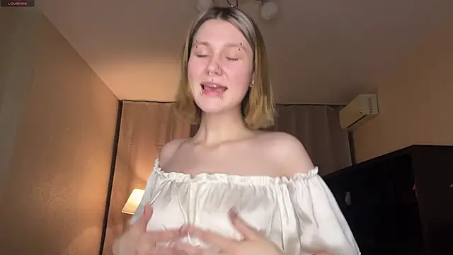 Snapshot of MoiraHavins chatting on February 17, 2026, 5:08 pm MoiraHavins online show from February 17, 2026, 5:08 pm