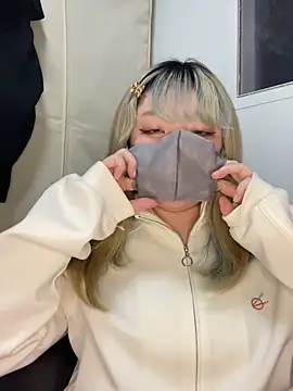 Snapshot of YUNA-yuna chatting on January 1, 2025, 3:35 pm YUNA-yuna online show from January 1, 2025, 3:35 pm