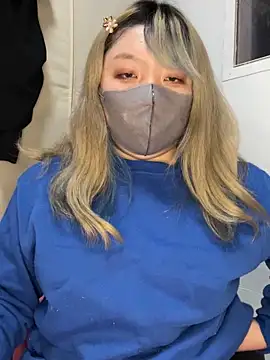 Snapshot of YUNA-yuna chatting on January 3, 2025, 2:51 pm YUNA-yuna online show from January 3, 2025, 2:51 pm