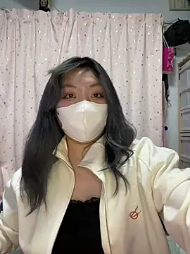 Snapshot of YUNA-yuna chatting on February 19, 2025, 4:00 pm YUNA-yuna online show from February 19, 2025, 4:00 pm