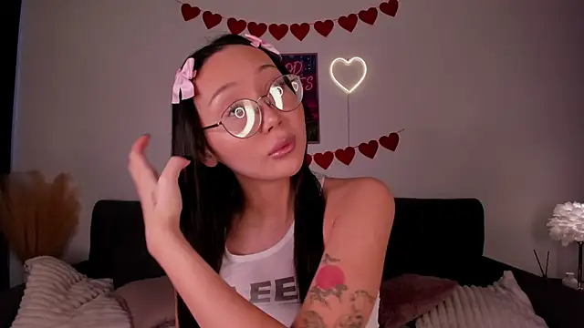 Snapshot of naomi_asian chatting on February 23, 2026, 7:28 am naomi asian online show from February 23, 2026, 7:28 am