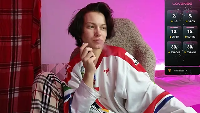 esajukyy online show from September 10, 2025, 11:54 am