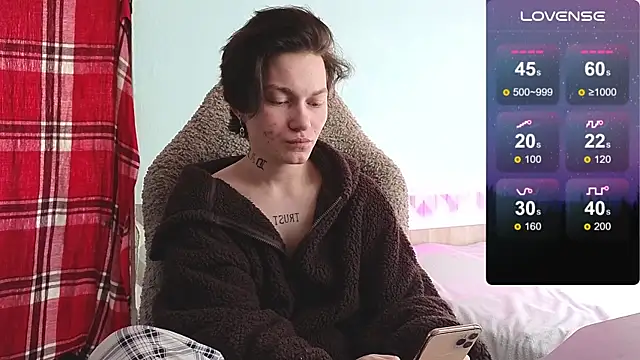 esajukyy online show from October 1, 2025, 8:20 am