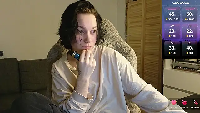 Snapshot of esajukyy chatting on February 21, 2026, 2:40 pm esajukyy online show from February 21, 2026, 2:40 pm