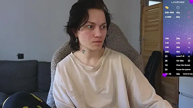 Snapshot of esajukyy chatting on April 15, 2026, 5:03 am esajukyy online show from April 15, 2026, 5:03 am