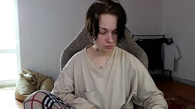 esajukyy online show from May 16, 2026, 5:04 am