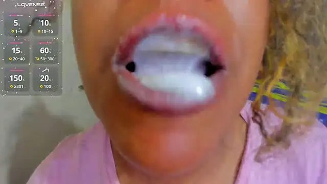 Snapshot of KamariaFyre chatting on February 8, 2026, 6:39 am KamariaFyre online show from February 8, 2026, 6:39 am