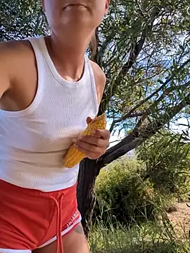 Samira-Summer online show from October 23, 2025, 8:46 am