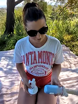 Samira-Summer online show from April 11, 2026, 7:24 am