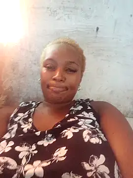 Snapshot of Foxy_Bee chatting on October 22, 2025, 8:47 am Foxy Bee online show from October 22, 2025, 8:47 am