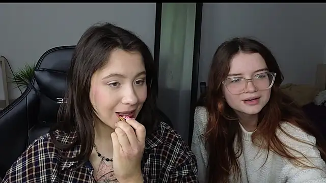 Snapshot of Sonya_Glen chatting on March 6, 2025, 9:25 am Sonya Glen online show from March 6, 2025, 9:25 am