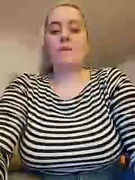 houy111111 online show from March 9, 2025, 9:03 pm