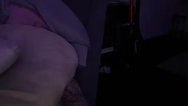 houy111111 online show from October 3, 2025, 9:56 pm