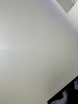 houy111111 online show from February 24, 2026, 5:44 pm