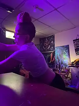 Stonermama666420 online show from February 14, 2026, 7:32 pm