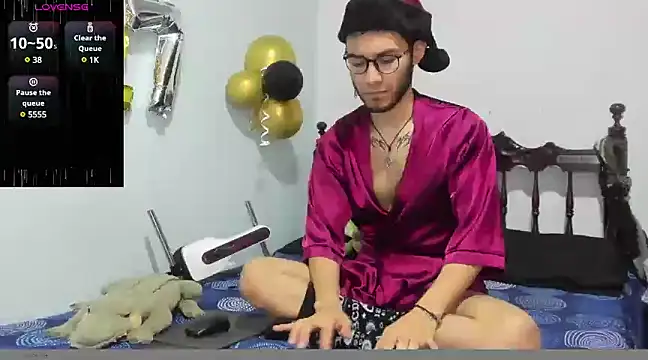 Snapshot of alexdesire chatting on December 17, 2024, 12:54 pm alexdesire online show from December 17, 2024, 12:54 pm