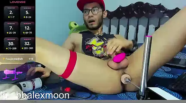 Snapshot of alexdesire chatting on December 18, 2024, 10:35 pm alexdesire online show from December 18, 2024, 10:35 pm