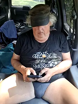 Snapshot of Bus310A chatting on October 7, 2025, 4:15 pm Bus310A online show from October 7, 2025, 4:15 pm