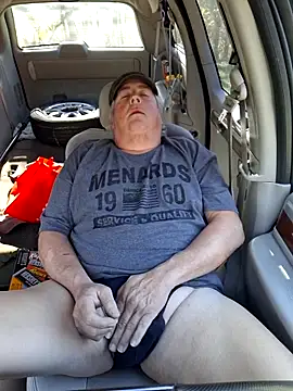 Snapshot of Bus310A chatting on November 5, 2025, 5:35 pm Bus310A online show from November 5, 2025, 5:35 pm