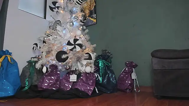 slutty venus online show from December 24, 2024, 1:28 pm