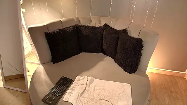 slutty venus online show from January 5, 2025, 8:00 pm