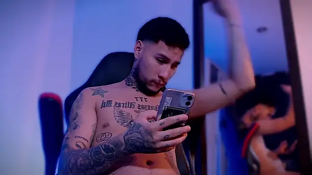 Junihn0 online show from September 12, 2025, 8:53 pm