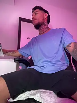 Junihn0 online show from October 3, 2025, 9:01 pm