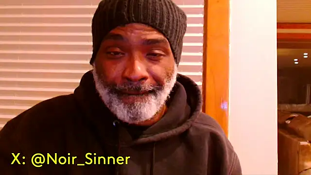 sinnernoir online show from December 15, 2025, 4:06 am