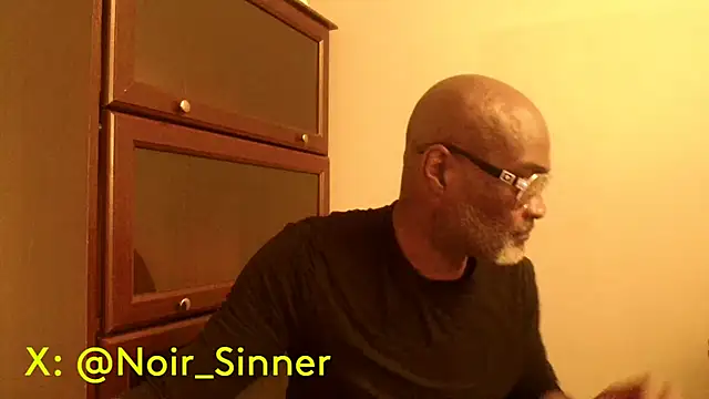 Snapshot of sinnernoir chatting on April 24, 2026, 2:47 am sinnernoir online show from April 24, 2026, 2:47 am