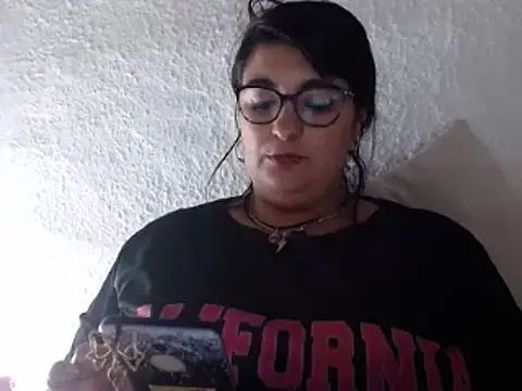 Snapshot of infiernowoman23 chatting on December 27, 2024, 10:23 am infiernowoman23 online show from December 27, 2024, 10:23 am