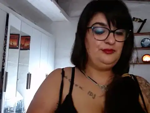 Snapshot of infiernowoman23 chatting on January 4, 2025, 5:05 am infiernowoman23 online show from January 4, 2025, 5:05 am