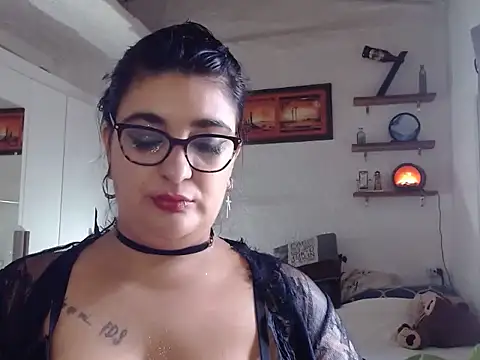 Snapshot of infiernowoman23 chatting on January 6, 2025, 6:31 pm infiernowoman23 online show from January 6, 2025, 6:31 pm