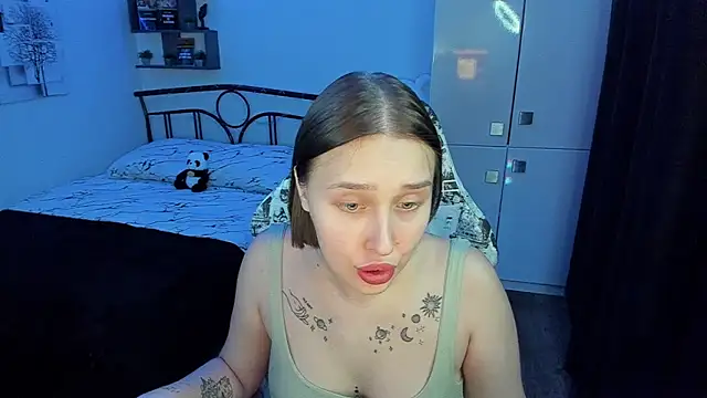 LinaTruly online show from December 1, 2025, 9:20 pm