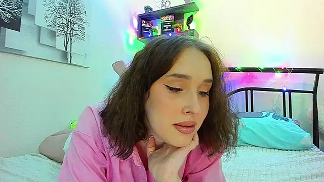 LinaTruly online show from March 17, 2026, 10:35 pm