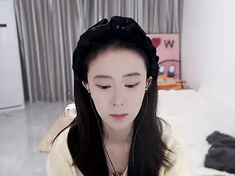 LOLO-yaya online show from December 17, 2024, 7:18 am