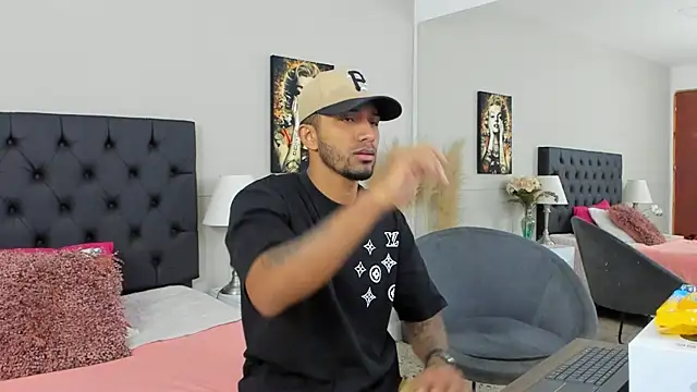 Snapshot of Robin_Rief chatting on March 6, 2025, 3:24 am Robin Rief online show from March 6, 2025, 3:24 am