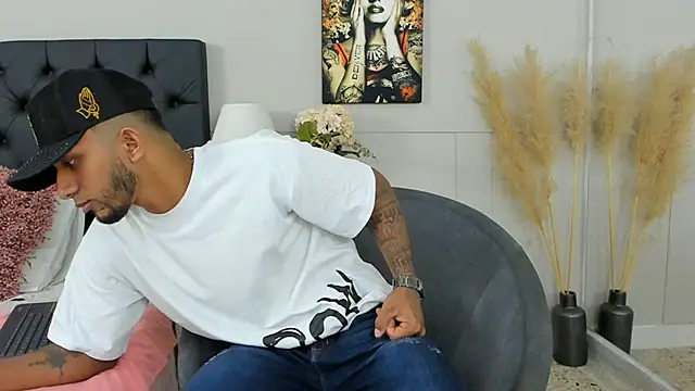 Snapshot of Robin_Rief chatting on March 7, 2025, 3:19 am Robin Rief online show from March 7, 2025, 3:19 am