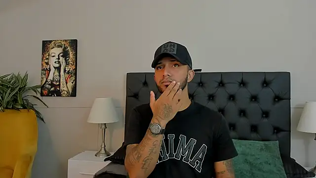 Snapshot of Robin_Rief chatting on October 13, 2025, 3:39 am Robin Rief online show from October 13, 2025, 3:39 am