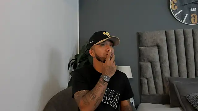 Snapshot of Robin_Rief chatting on December 3, 2025, 3:36 am Robin Rief online show from December 3, 2025, 3:36 am