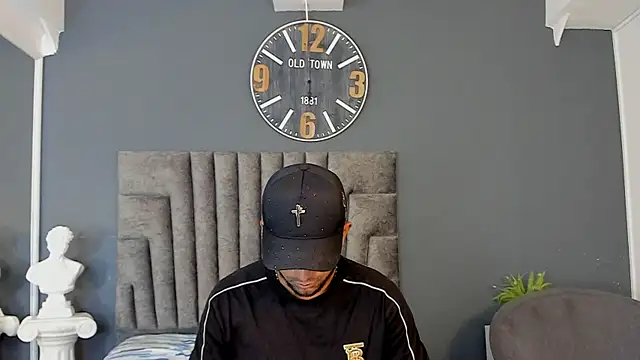Snapshot of Robin_Rief chatting on May 20, 2026, 7:31 pm Robin Rief online show from May 20, 2026, 7:31 pm