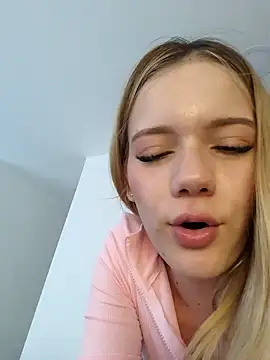 NicoleCut online show from February 18, 2025, 2:06 pm