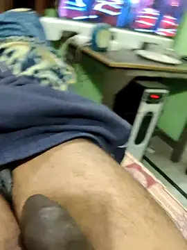 KUKU69XX online show from December 19, 2025, 6:26 pm