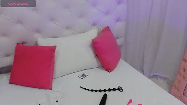 anchela-garcia1 online show from October 31, 2025, 2:40 pm