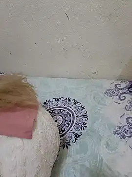 Snapshot of Linda-53 chatting on February 1, 2025, 11:06 pm Linda-53 online show from February 1, 2025, 11:06 pm